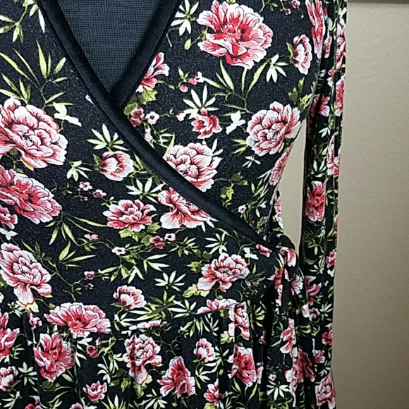 💖Xhilaration Floral Mock Wrap Dress Sz Med. - Picture 6 of 7